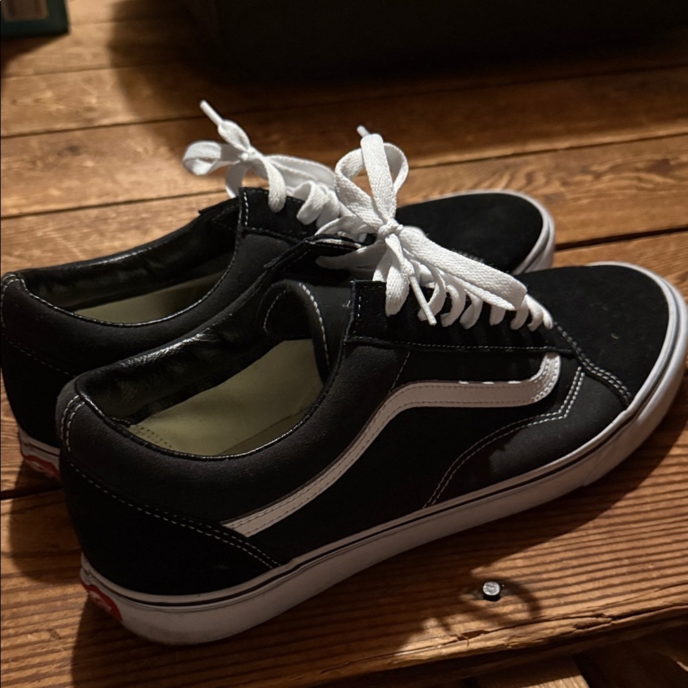 Vans Men's Black and White Low-Top Sneakers